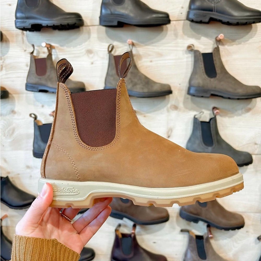 Blundstone Tan & Brown Chelsea Ankle Boots